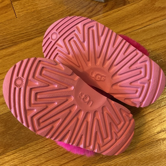 Ugg slippers - Picture 3 of 4